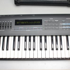 Roland JV-90 Expandable 76 Key Synthesizer in Very Good Condition