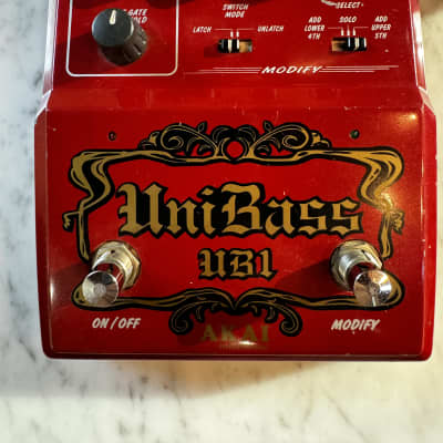 Akai UniBass UB1 Harmonized Bass Distortion