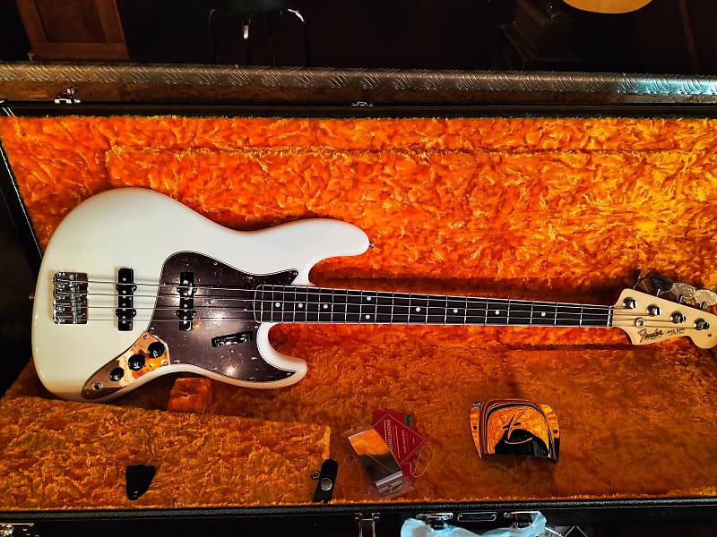 Fender American Vintage II 1966 Jazz Bass, Rosewood Fingerboard, Olympic  White