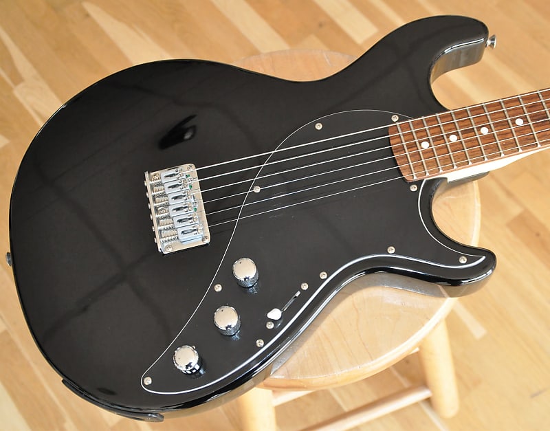 LINE 6 Variax 300 黒 本体のみ Line 6 Variax 300 Modeling Guitar With Udi To USB Interface