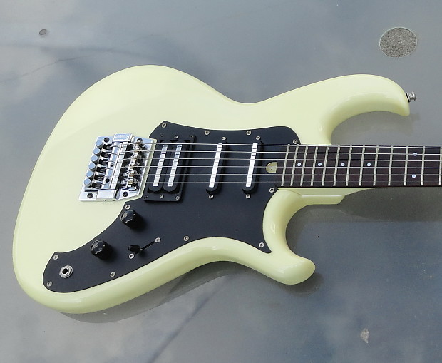 Aria Pro II RS Knight Warrior '84 Cream