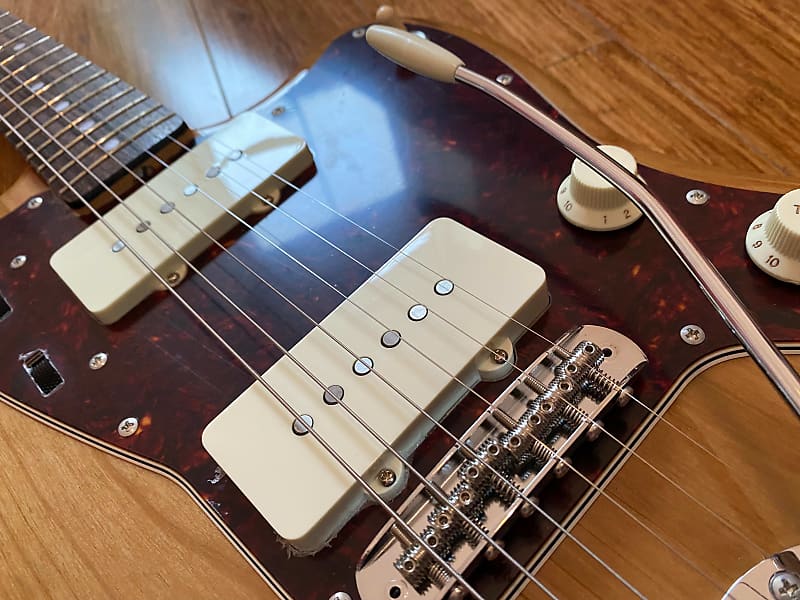Fender Ltd Traditional 60s Jazzmaster FSR Walnut Mint w Fender Ltd Traditional 60s Jazzmaster FSR Walnut Mint w