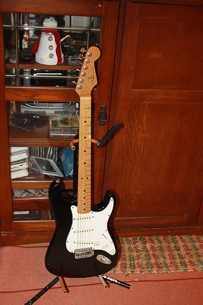 Usa squier stratocaster deals
