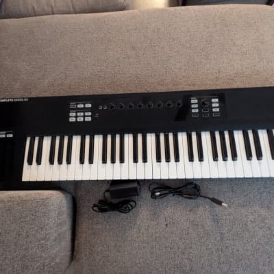 Native Instruments Komplete Kontrol S61 Keyboard Controller