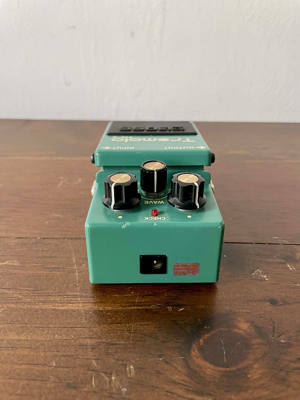 Boss TR-2 Tremolo | Reverb Canada