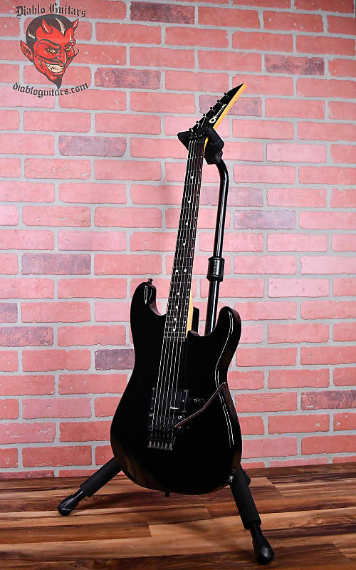 Charvel Model 2 ハードケース付 Charvel Model-2 Black Made in Japan 1980s ST Type Solid Body