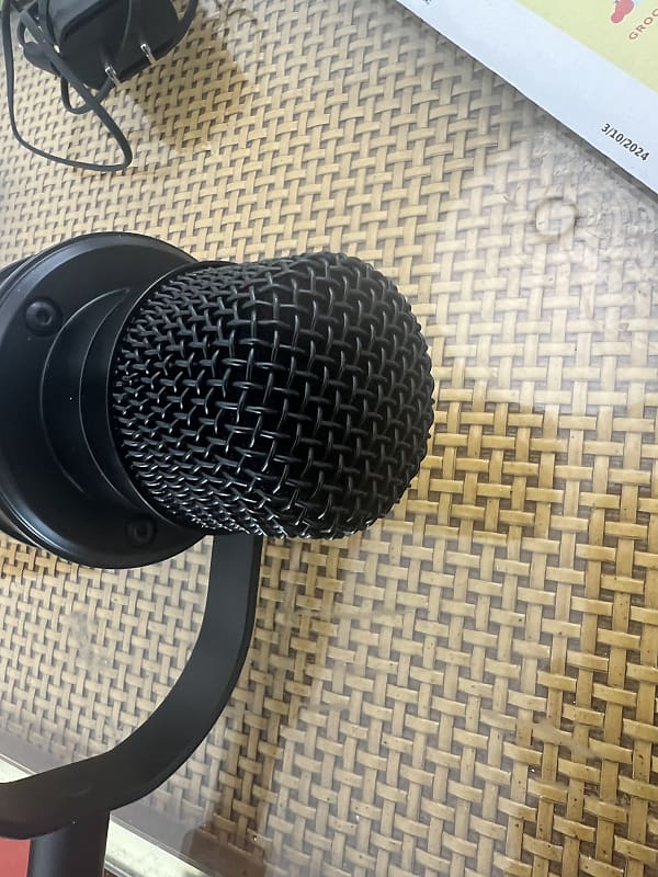 Shure MV7 Dynamic USB Podcast Microphone 2020 - Present - Black image 1