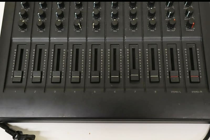 Vintage Yamaha AM802 Analog Mixer w/ 8 Channels & 3 Effect