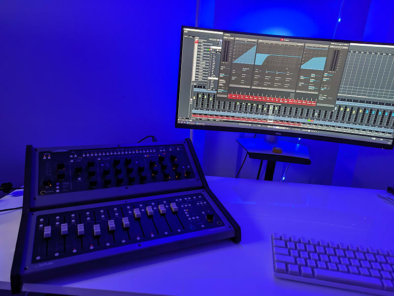 Softube Console 1 Mk II And Console 1 fader w/Stand Reverb