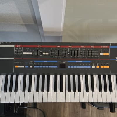 Roland Juno-106 61-Key Programmable Polyphonic Synthesizer 1984 - 1985 - Black