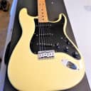 Fender Stratocaster Hardtail with 3-Bolt Neck, Maple Fretboard 1977 Olympic White