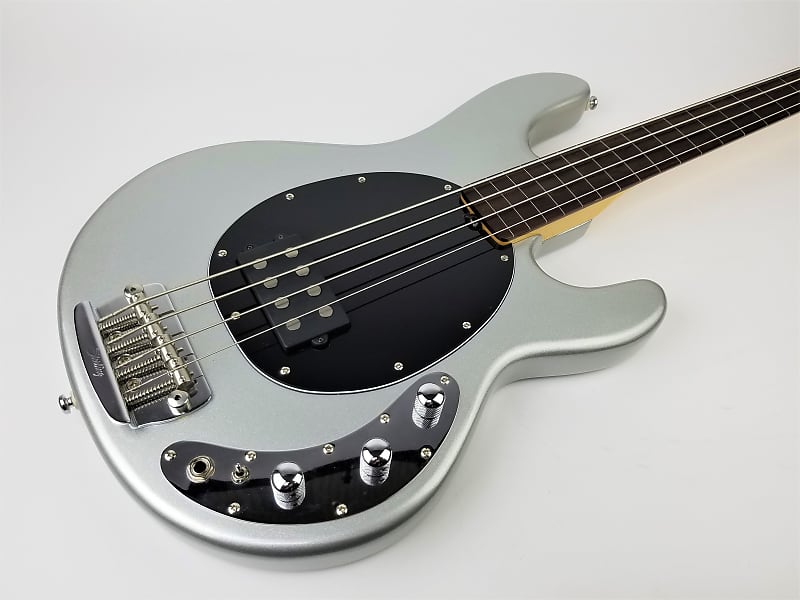 Sterling by MusicMan Ray 34 CA Fretless bass