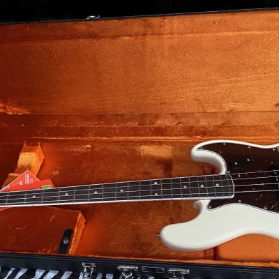 UNPLAYED ! 2023 American Vintage II 1966 Jazz Bass - Olympic White - Authorized Dealer - SAVE BIG! Only 9.1lbs image 11