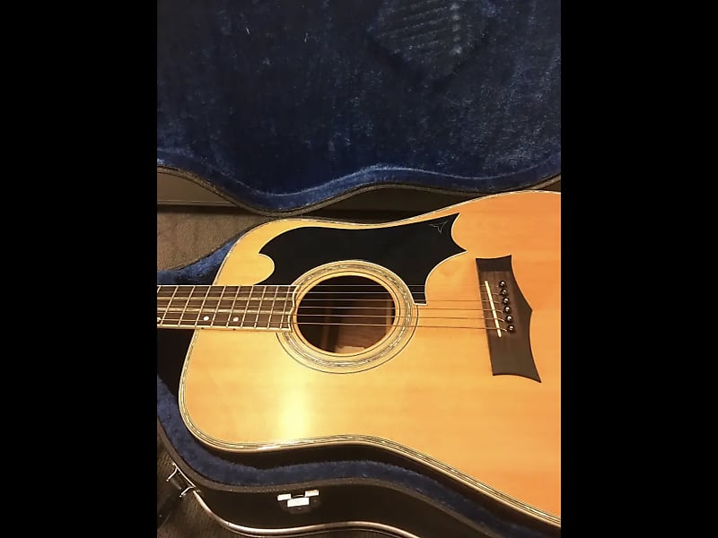 K Yairi YW-600 handcrafted in Japan 1977 vintage acoustic dreadnought  guitar excellent with original hard case.