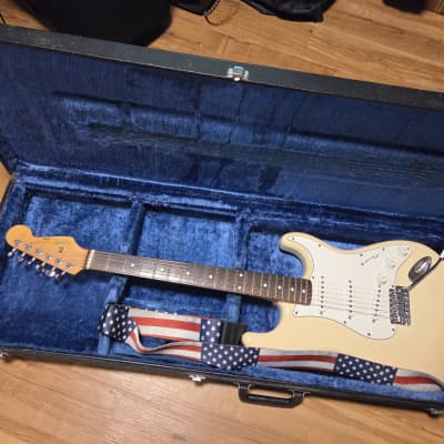 Squier Standard Series Stratocaster | Reverb