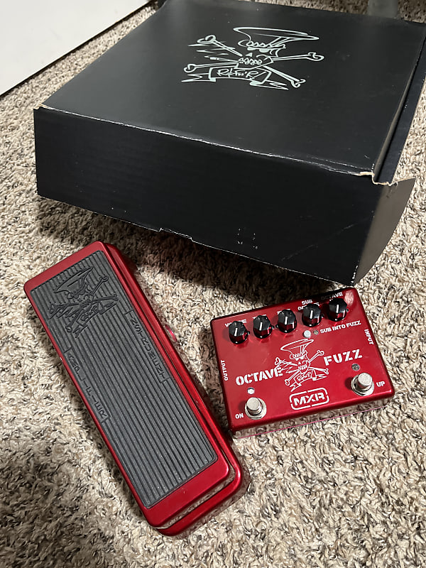 MXR Dunlop Cry Baby Wah Pedal & MXR SF01R Slash Limited MXR Dunlop Cry Baby Wah Pedal & MXR SF01R Slash Limited