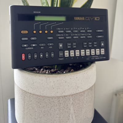 Yamaha QY10 Sequencer 1990 - Black