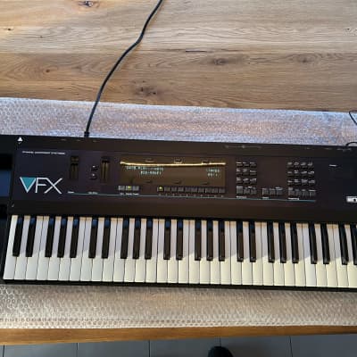 Ensoniq VFX Synthesizer with two Sound ROM Cartridge