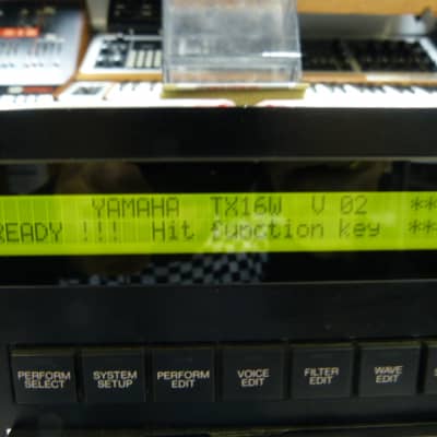Yamaha TX16W Sampler LO-FI 12bits image 2