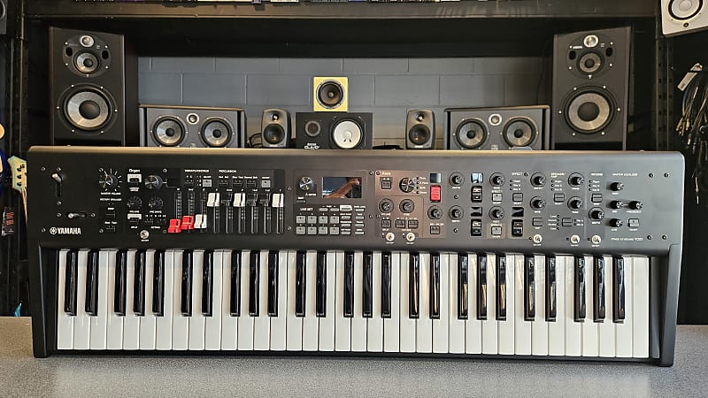 Yamaha YC61 61-Key Stage Keyboard image 1