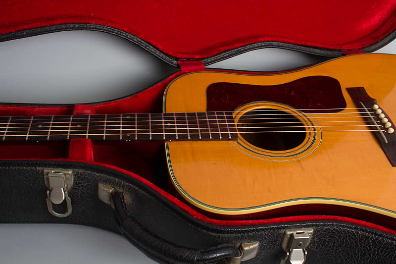 Guild D-40 Flat Top Acoustic Guitar (1967), ser. #AJ-1947, period black  hard shell case.