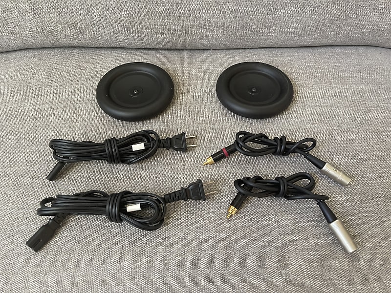 B&O Bang & Olufsen Beolab 3 MK II Loudspeakers With Table B&O Bang & Olufsen Beolab 3 MK II Loudspeakers With Table