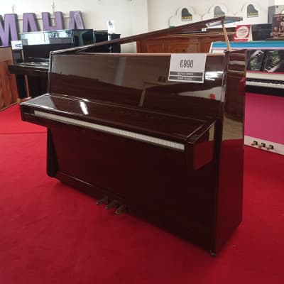 Nieer deals upright piano