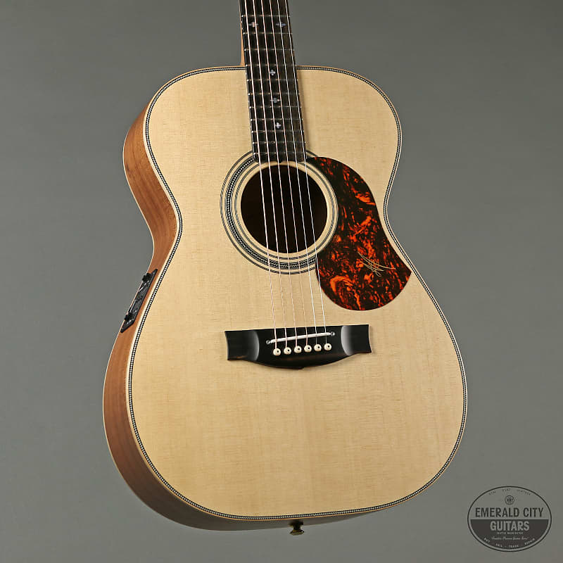 Maton EBG-808 