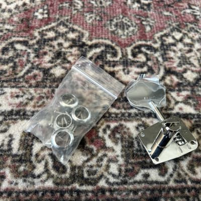 Fender Player Mustang Bass Tuners / Tuning Pegs Precision Chrome Vintage Style image 4