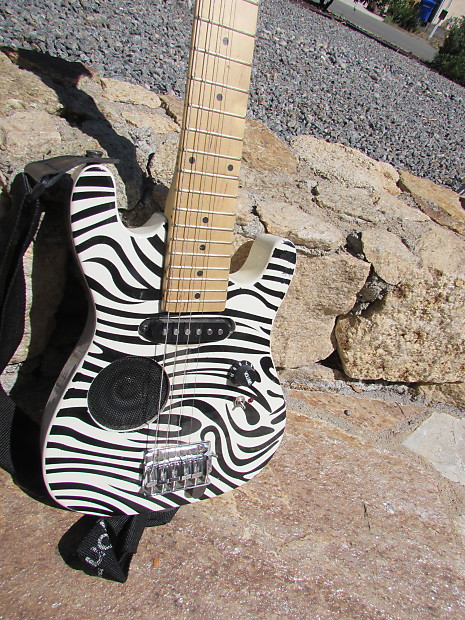 Little lyon electric outlet guitar