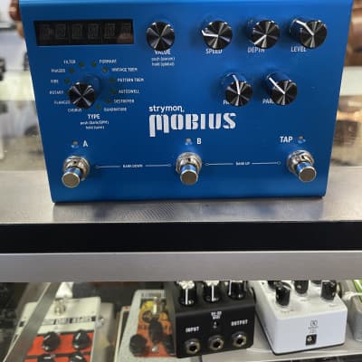 新品同様品]strymon mobius-