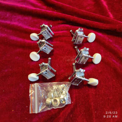 Wilkinson Tuners 3 x 3 Tuning Pegs 2020's - Chrome image 4