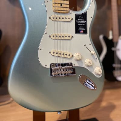 Fender American Professional II Stratocaster with Maple Fretboard Mystic Surf Green image 2