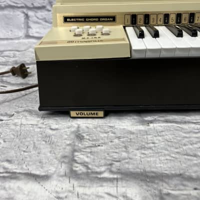 Magnus Model 7000 Chord Organ image 4