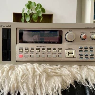 Akai S3000 MIDI Stereo Digital Sampler 1992 - White