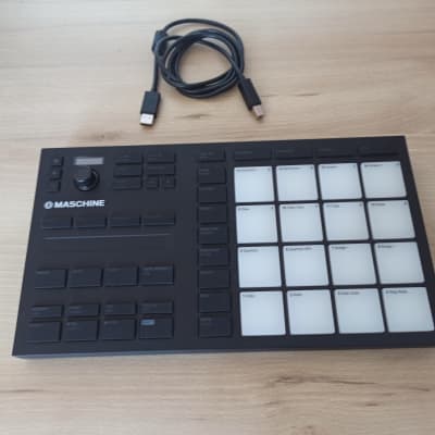 Native Instruments MASCHINE MK3 + 怖い ブック付き