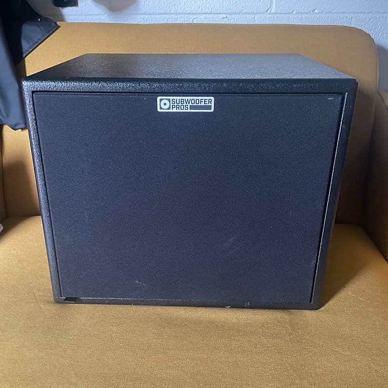 Subwoofer Pros Studio 12C black + IsoAcoustics Aperta Sub Reverb