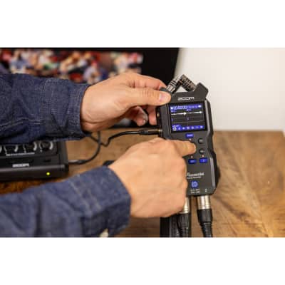 Zoom H4essential 4-Track 32-Bit Float Handy Recorder with Built-in Microphones image 6