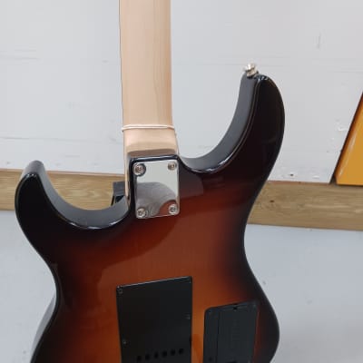 Line 6 Variax Standard Modeling Electric Guitar Sunburst w Line 6 Variax Standard Modeling Electric Guitar Sunburst w