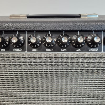 Fender Twin Amp - 100-watts Versatile Guitar Amplifier image 3