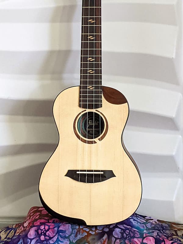 Flight Victoria Tenor AcousticElectric Ukulele Natural Reverb