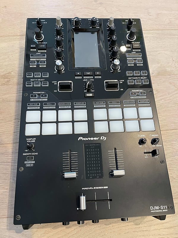 DJM S-11 2021年製 Pioneer DJM-S11 - Professional scratch style 2-channel DJ mixer (Black)