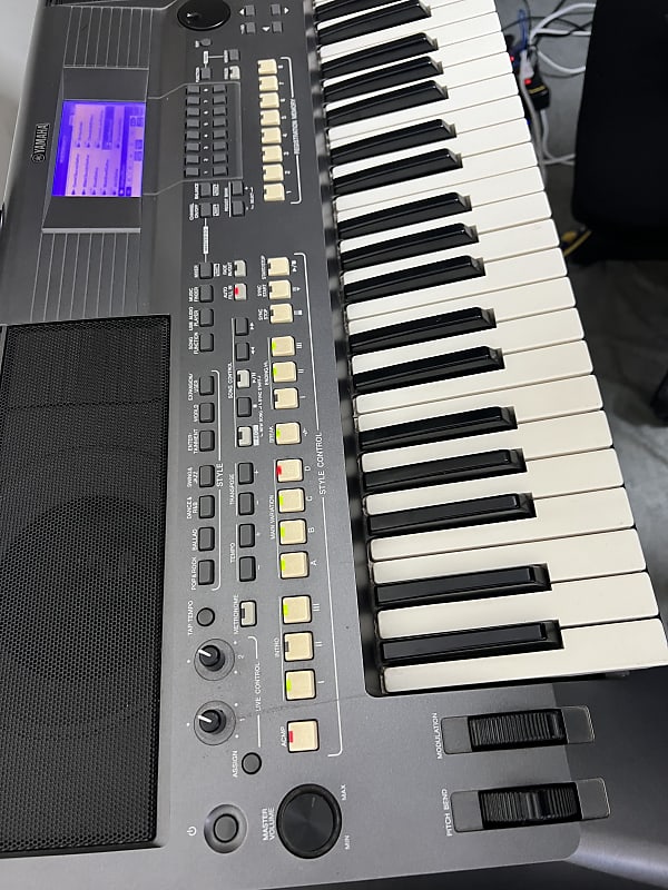 Yamaha PSR-S670 61-key Arranger Workstation | Reverb