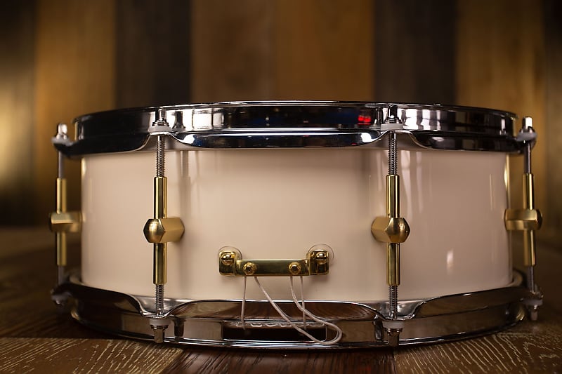 NOBLE & COOLEY 13 X 5 SS CLASSIC MAPLE SNARE DRUM, IVORY LACQUER