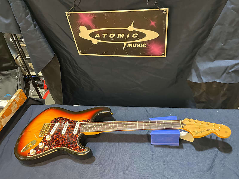 Fender Deluxe Series Stratocaster Guitar MIM 2002 - Sunburst image 1