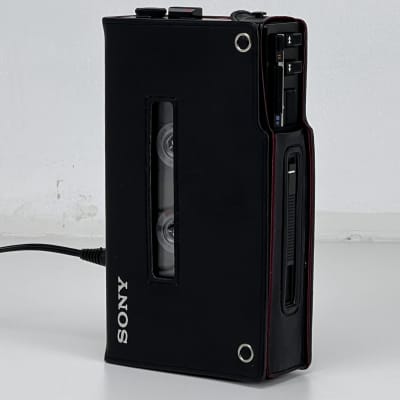 Sony  WM-D6C Professional Walkman - Including Leather Protective Case, Carrying Strap, DC Supply & Manual image 5