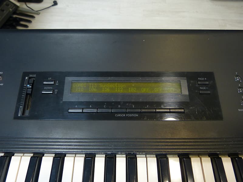 Korg M1 - Fully tested and revised - Cards included