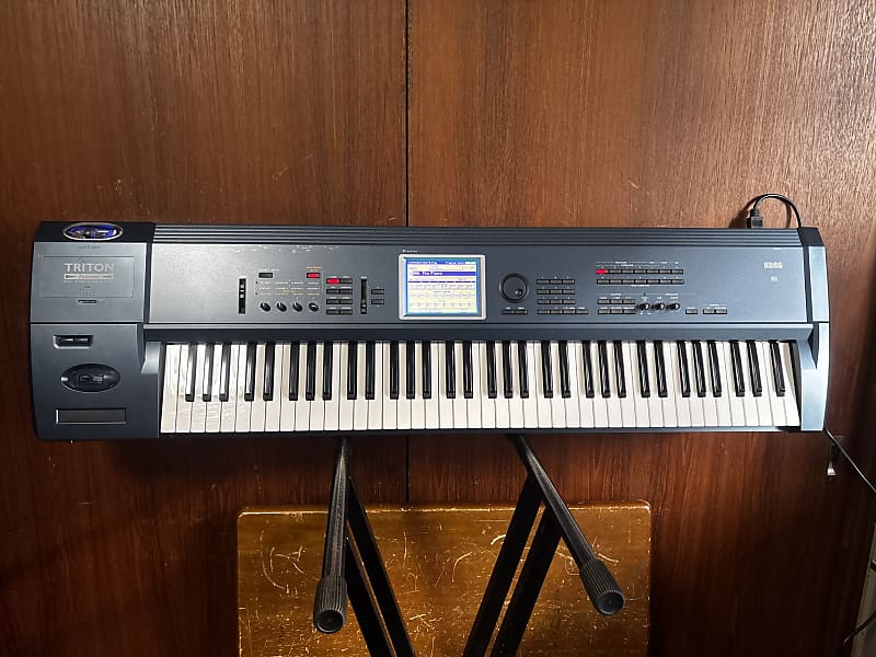 最終価格 KORG TRITON Extreme 76 +ケース&ペダル付 KORG TRITON Extreme 76 +ソフトケース&ダンパーペダル付 2025年最新