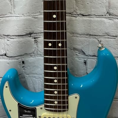 Fender American Professional II Lefty Stratocaster Rosewood Board Miami Blue image 9