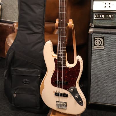 Fender flea jazz bass road worn hotsell